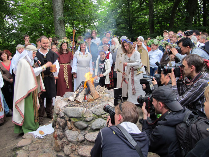 Nijolės Balčiūnienės nuotr./Lietuvių etninės kultūros draugija/Rasos (Joninių) šventė Verkių regioniniame parke