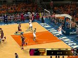 Žaidimo kadras/„NBA 2K13“ žaidime gausu įvairių prekės ženklų, kurie reklamuojami virtualioje krepšinio aikštelėje padaro ja realistiškesne