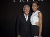 SGP ITALIA nuotr. /Giorgio Armani su Naomi Harris Paryžiuje,Giorgio Armani Prive kolekcijos pristatymo metu