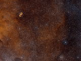 ESO.org nuotr./Dangaus skliaute žvaigždę gimdantis kosminių debesų masyvas yra didžiausias ir ryškiausias kada nors astronomų regėtas tokio tipo dangaus kūnas