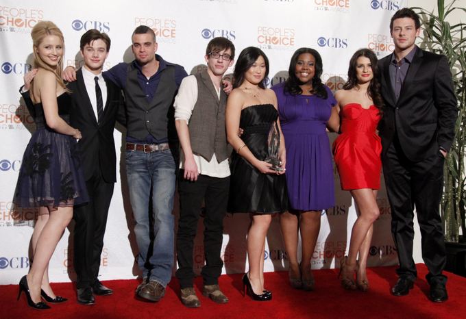 Serialo Choras žvaigždės 2010-aisiais (ia kairės): Dianna Agron, Chrisas Colferis, Markas Sallingas, Kevinas McHale'as, Jenna Ushkowitz, Amber Riley, Lea Michele ir Cory Monteithas
