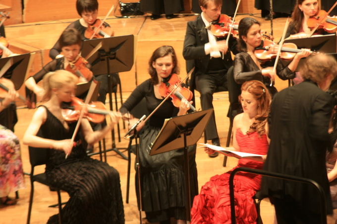 Asmeninio albumo nuotr./Veronika Žukaitė (centre) Bozar salėje 