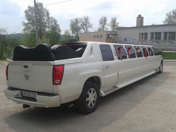 (Vilniaus limuzinai nuotr.)/Cadillac Escalade limuzinas 
