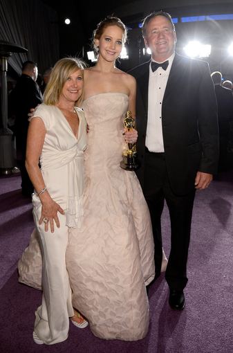 „All Over Press“ nuotr./Jennifer Lawrence su tėvais