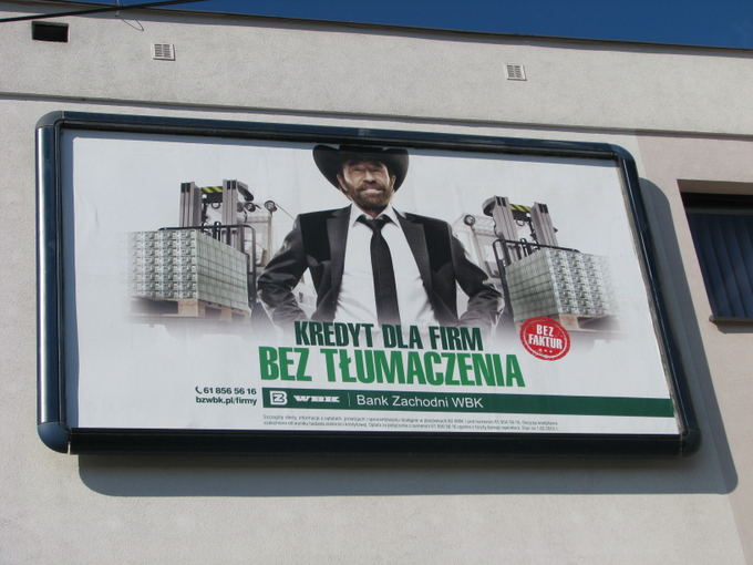 Asmeninio albumo nuotr./Reklaminiai plakatai Lenkijoje su Chucku Norrisu
