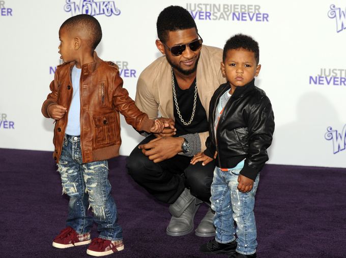 Usheris su sūnumis Usheriu Raymondu V (kairėje) ir Naviydu (deainėje) 2011-aisiais