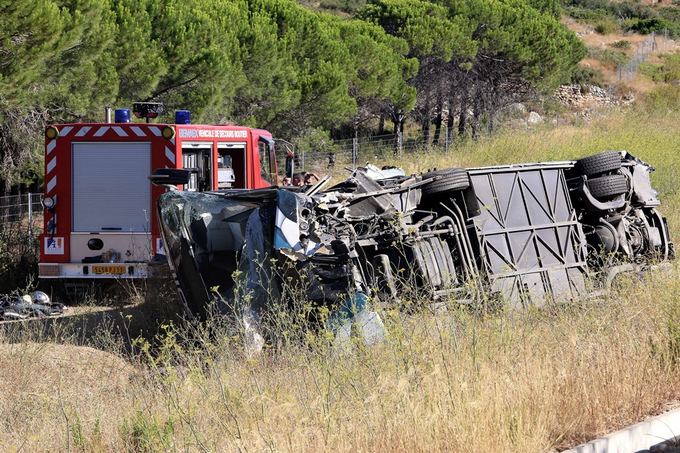 AFP/Scanpix nuotr./Avarija pietų Prancūzijoje nusineaė dviejų žmonių gyvybes.