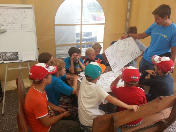 (Kartingo akademijos koordinatorių nuotr.)/Lietuvos kartingo akademijos studentai 