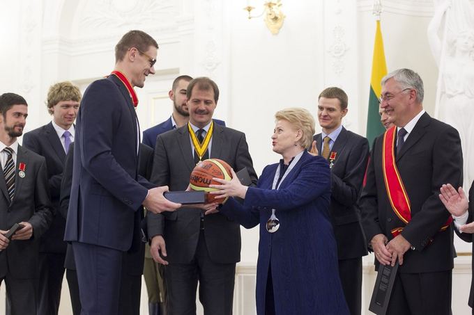 Dalia Grybauskaitė priėmė Lietuvos rinktinės krepaininkus