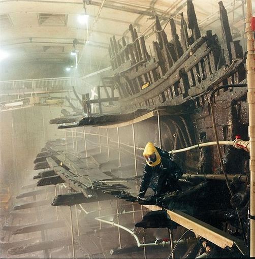 Wikipedia.org nuotr./Beveik 500 po vandeniu pragulėjęs anglų karinis laivas Mary Rose buvo konservuotas.