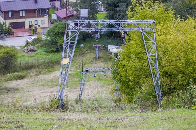 Kaimynystė su sodų bendrija taip pat stabdo slidinėjimo trasų vystymą.