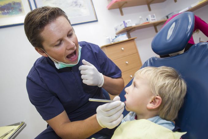 `eatadienį daugiavaikių aeimų vaikai lankėsi odontologijos klinikoje.