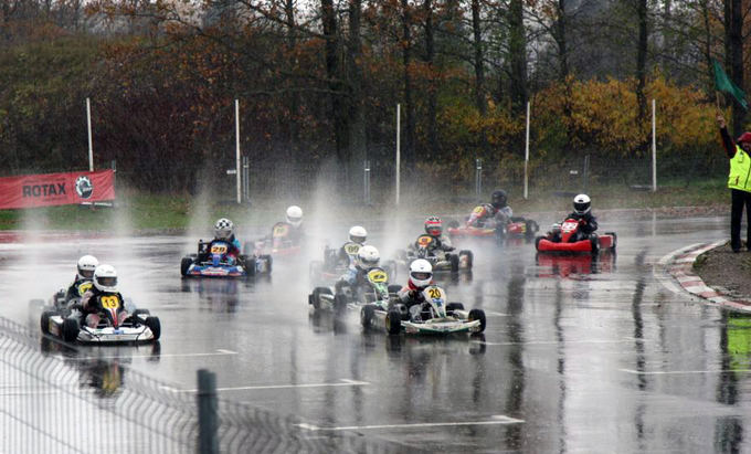 Smalininkų kartodromo nuotr./`akių taurės kartingo varžybos Smalininkuose