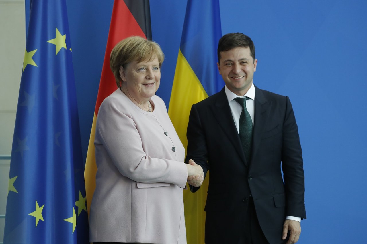 V.Zelenskis su A.Merkel kalbėjosi apie konflikto Donbase sureguliavimą