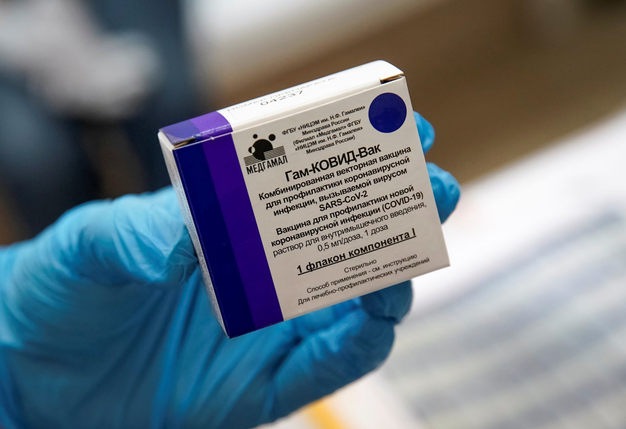 Ukrainos ekspertas neįžvelgia „racionalaus pagrindo“ pirkti rusiškas COVID-19 vakcinas