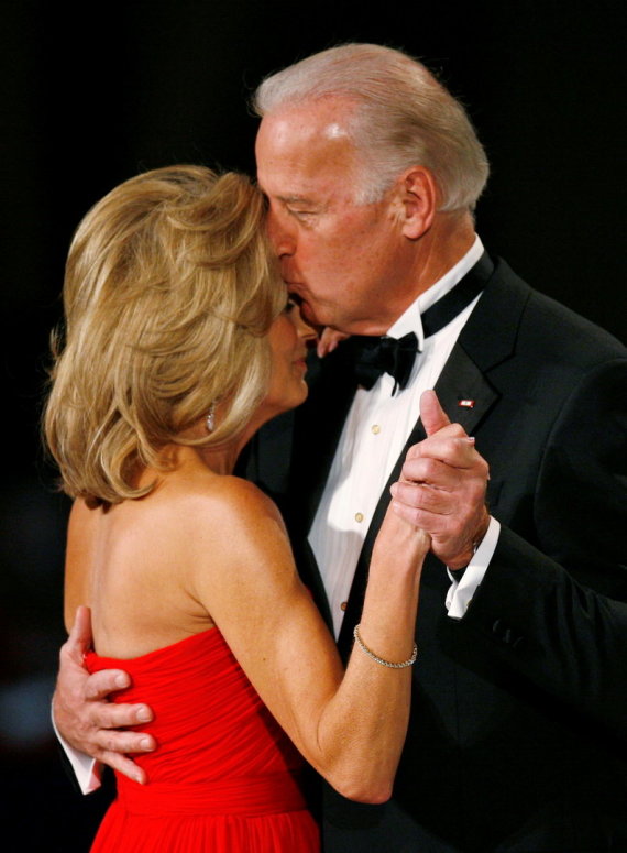 „Scanpix“ nuotr./Jill Biden go Joe Bidenas