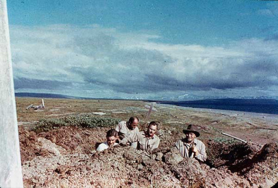 Johan Hultin (left) and colleagues at the University of Iowa unearth the grave of those who died of the Spanish flu. Brevig Mission, Alaska, 1951