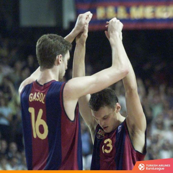 Photo from Euroleague.net/Pau Gasolis and Šarūnas Jasikevičius 20 years ago