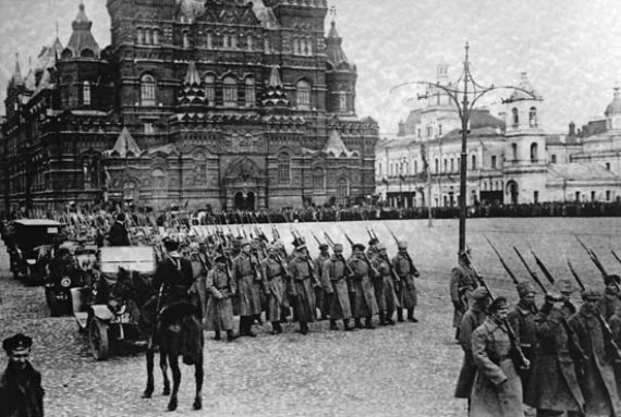 Photo from Wikipedia / Bolshevik military in 1917