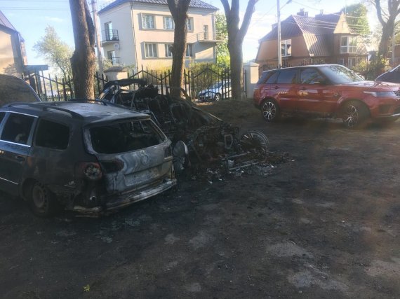 Photo reader / Burned car