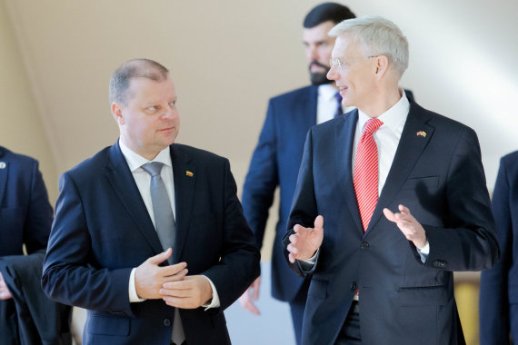 Photo by Josvydas Elinskas / 15min / Saulius Skvernelis and Krišjanis Military