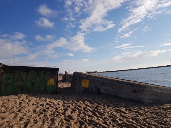 J. Andriejauskaitė / 15min photo / The bunker in Melnrags is constantly washed by the sea and has become dangerous.