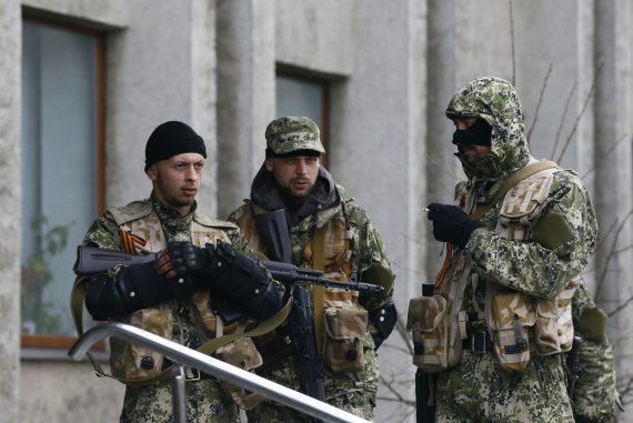 Reuters / Scanpix photo / Green people in Slavyansk