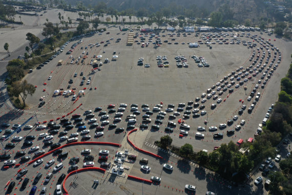 Reuters / Scanpix Photo / Tails at a coronavirus checkpoint in Los Angeles