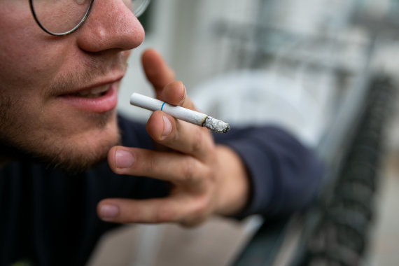 Sigismund Gedvila / 15min photo / Smoking on the balcony