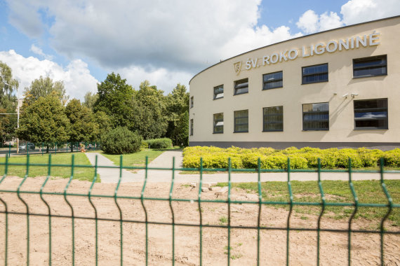 Sigismund Gedvila / 15min photo / Fence around Vilnius Hospital Rock street