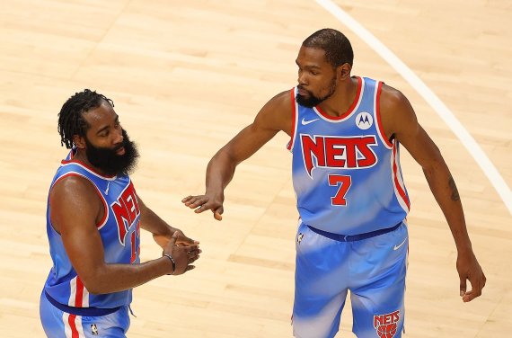 Photo by Scanpix / James Harden and Kevin Durant