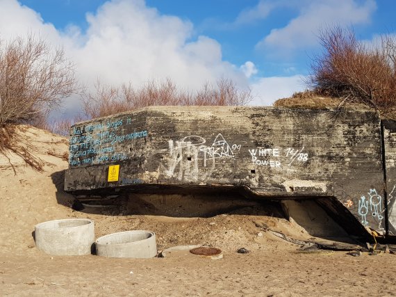 J. Andriejauskaitė / 15min photo / The bunker in Melnrags is constantly washed by the sea and has become dangerous.