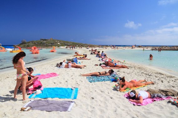 123rf.com/Beach in Cyprus