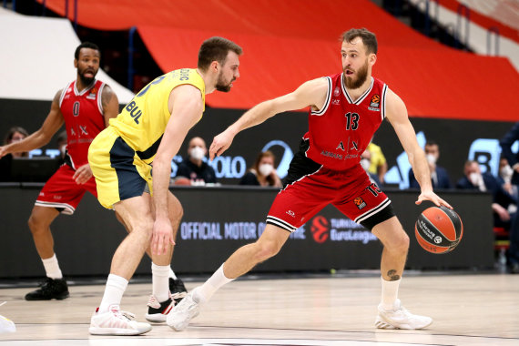 Photo from Getty Images / Euroleague.net/Sergio Rodríguez (right) against Mark Guduričius