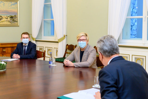 Office of the President of the Republic of Lithuania / Photo by R. Dačkus / The President met with Prime Minister Ingrida Šimonyte and Minister of Health Arūnas Dulkis