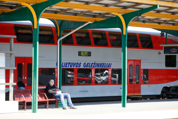 Photo by Erik Ovcharenko / 15 minute photo / Kaunas train station