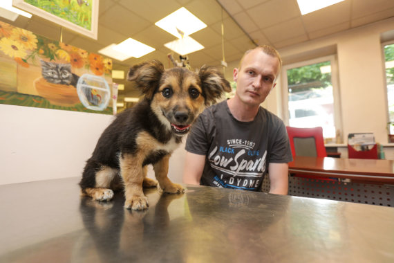 Erik Ovcharenko / 15min photo / Puppy rescue and firefighter Donatas Kriogas