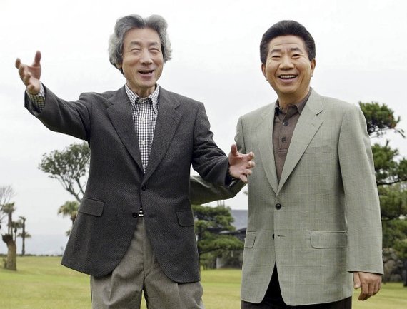 Reuters / Scanpix Photo / South Korean President Roh Moo-Hyun (right) with Japanese Prime Minister Junichiro Koizumi. 