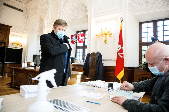 Erik Ovcharenko / 15min photo / Ramūnas Karbauskis voted in the second round