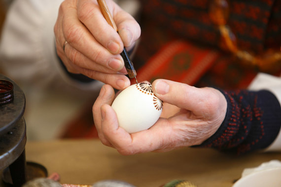 Erik Ovcharenko / 15min photo / Easter egg printing