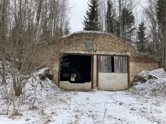 Photo by Aurelija Jašinskienė / 15min.lt / Remains of the military base in Šateikiai