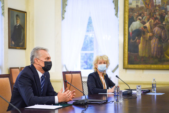 Photo by the Presidency of the Republic of Lithuania / Roberta Dačkus / Remote meeting of President G. Nausėda and the creators of the strategy 