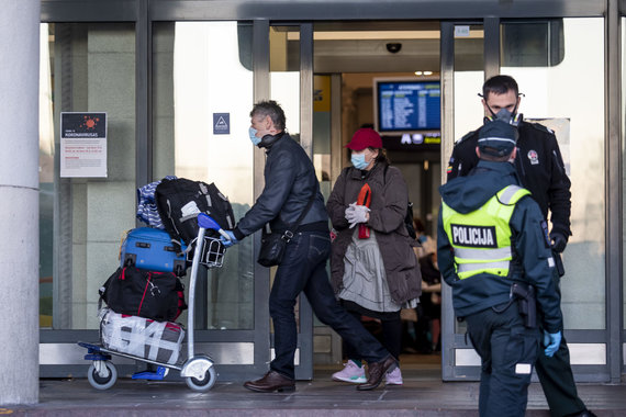 Photo by Lukas Balandis / 15min / Plane landed in Vilnius from Alicante - passengers are signed in a self-isolation document and quarantined at home