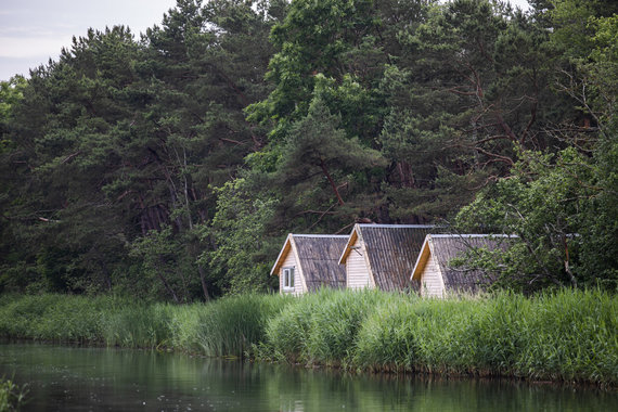 Luke April / 15min photo / Šventoji wooden houses