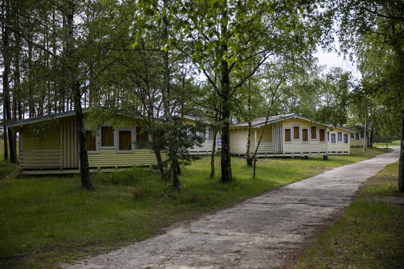 Luke April / 15min photo / Šventoji wooden houses