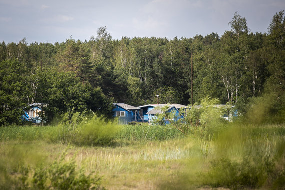 Luke April / 15min photo / Šventoji wooden houses