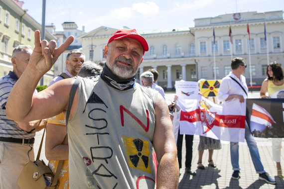 Photo by Luke April / 15min / Protest to the presidency of the Astrava nuclear power plant