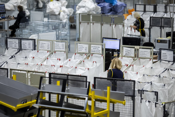 Photo by Lukas Balandis / 15min / Lithuanian Post Logistics Center