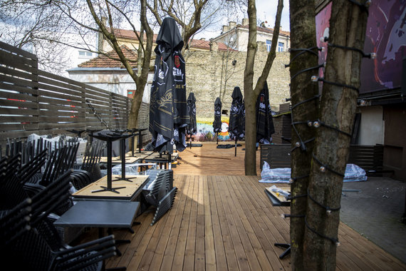 Luke April / Photo of 15min / Outdoor terrace installation at Downtown Food Hall