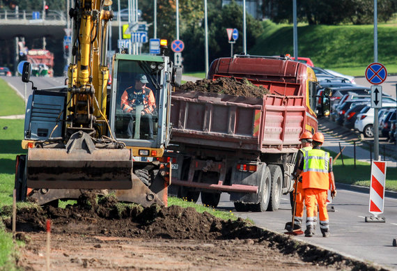 Photo by Lukas Balandis / 15min / The construction of strip A has begun on Pilaitė avenue